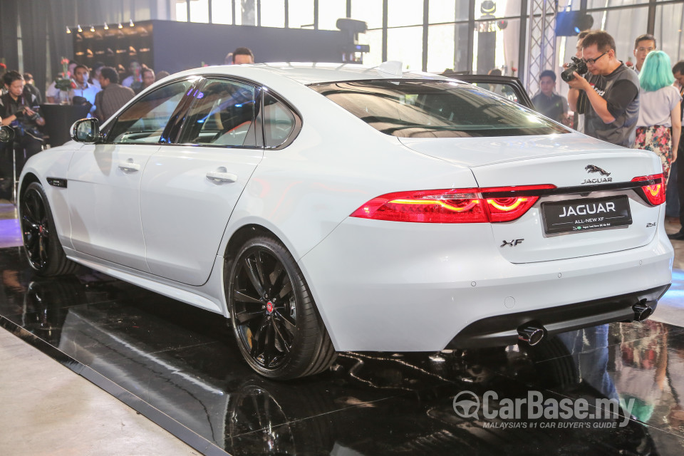 Jaguar XF X260 (2016) Exterior