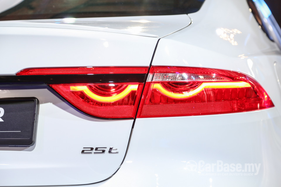 Jaguar XF X260 (2016) Exterior