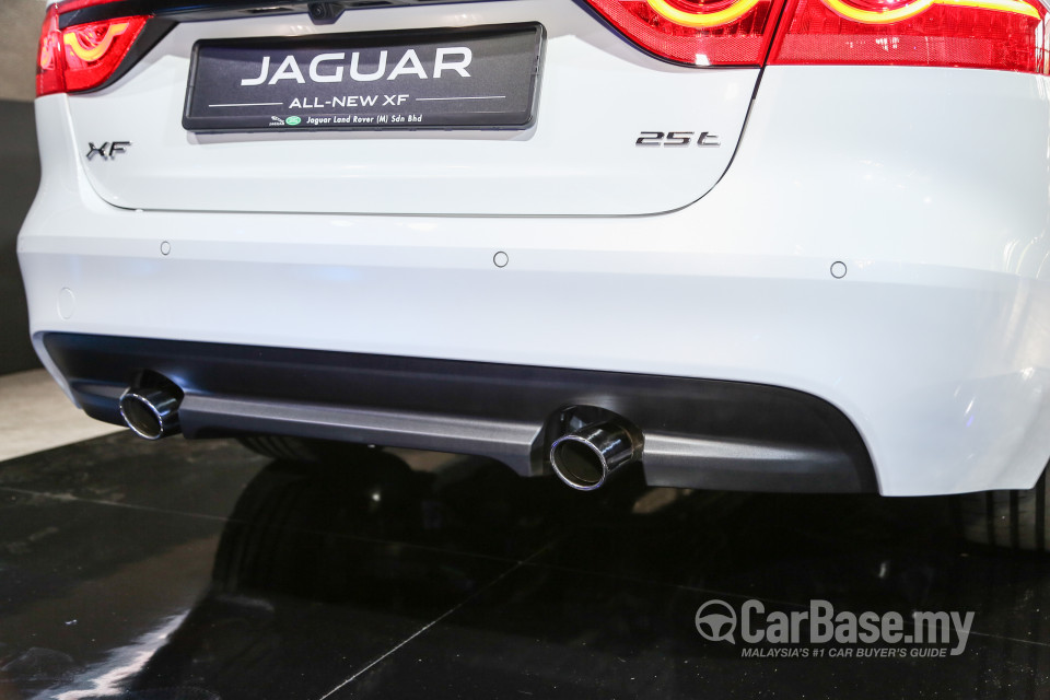 Jaguar XF X260 (2016) Exterior