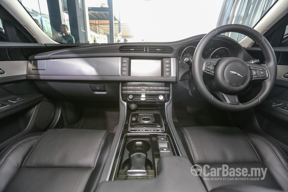 Jaguar XF X260 (2016) Interior