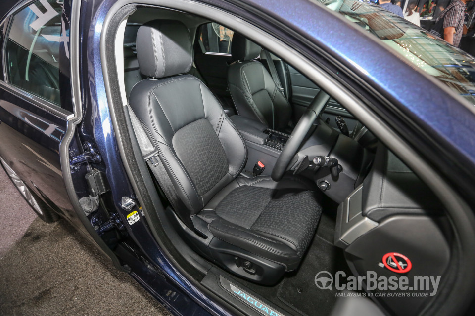 Jaguar XF X260 (2016) Interior