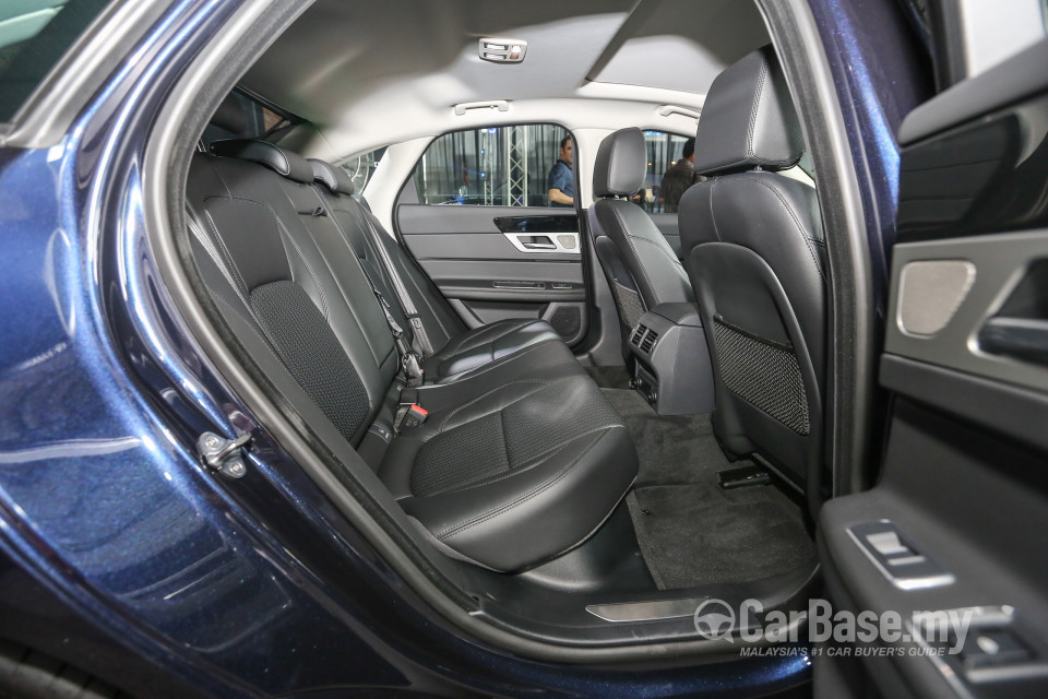 Jaguar XF X260 (2016) Interior