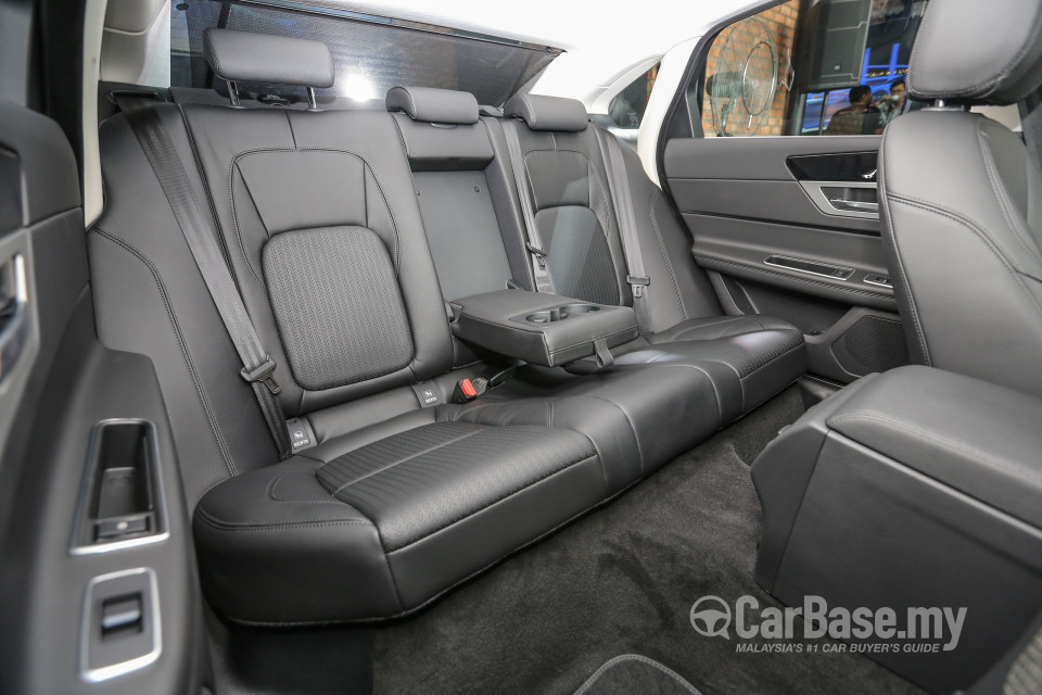 Jaguar XF X260 (2016) Interior