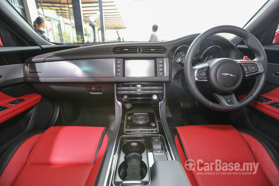 Jaguar XF X260 (2016) Interior