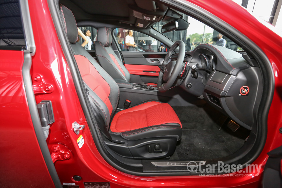 Jaguar XF X260 (2016) Interior