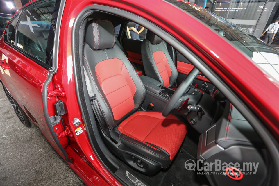 Jaguar XF X260 (2016) Interior