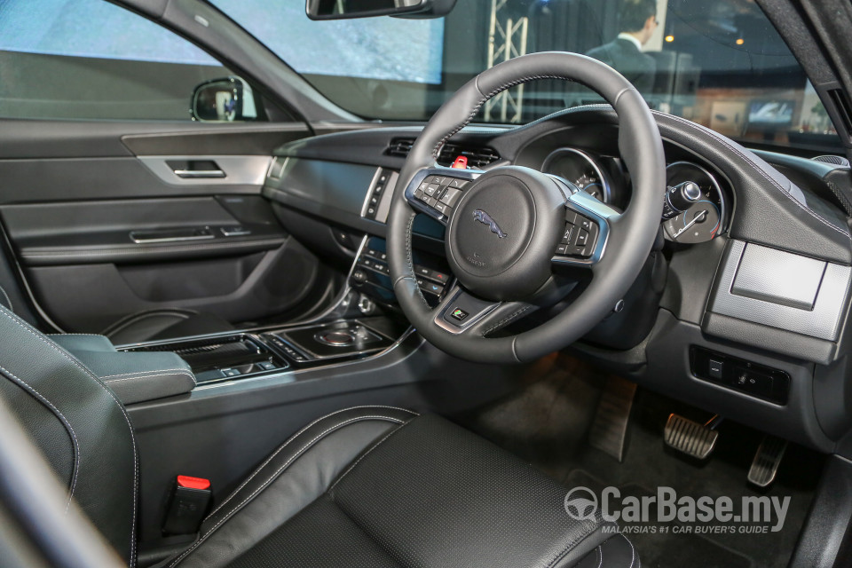 Jaguar XF X260 (2016) Interior