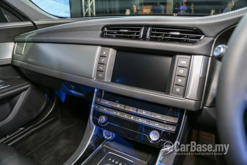 Jaguar XF X260 (2016) Interior