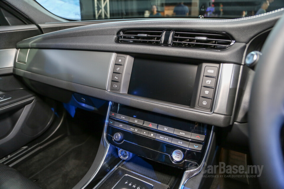 Toyota Fortuner AN160 (2016) Interior