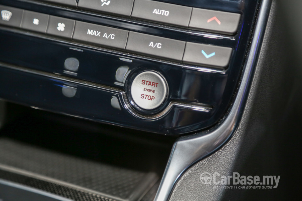 Jaguar XF X260 (2016) Interior