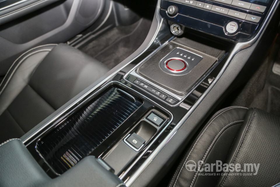 Jaguar XF X260 (2016) Interior