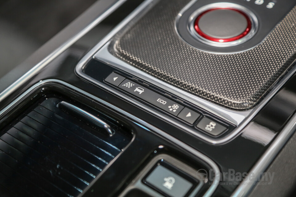 Toyota Fortuner AN160 (2016) Interior