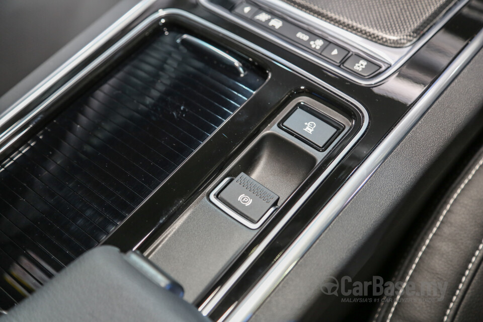 Toyota Fortuner AN160 (2016) Interior