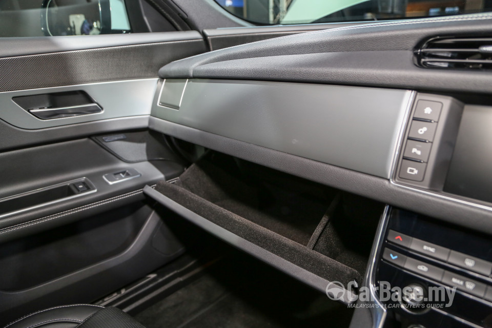 Jaguar XF X260 (2016) Interior