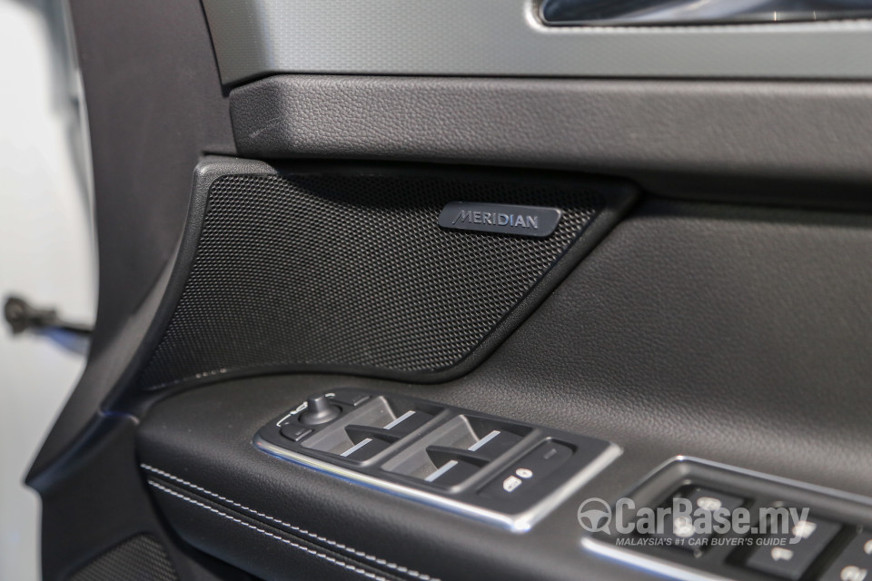 Jaguar XF X260 (2016) Interior