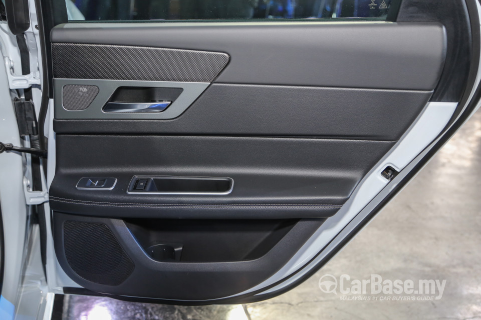 Jaguar XF X260 (2016) Interior