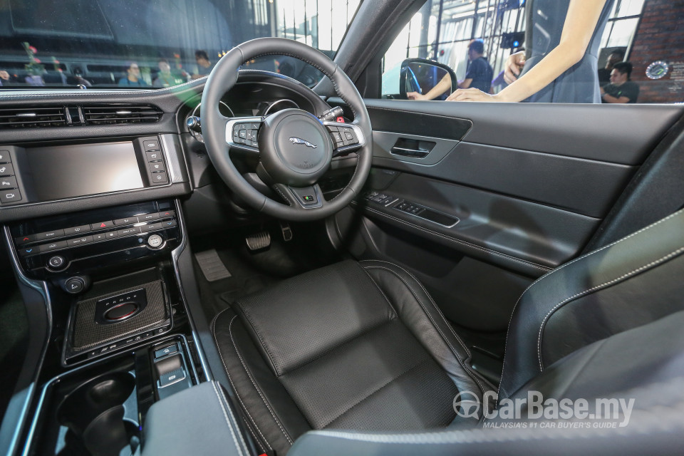 Jaguar XF X260 (2016) Interior