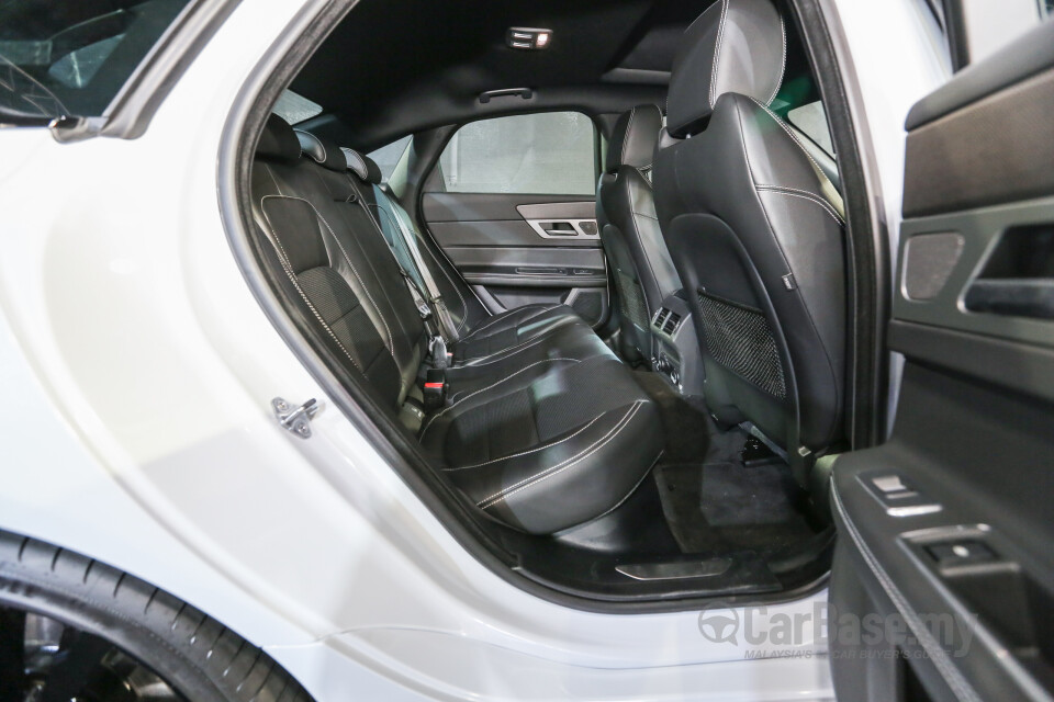 Nissan Navara D23 Facelift (2021) Interior