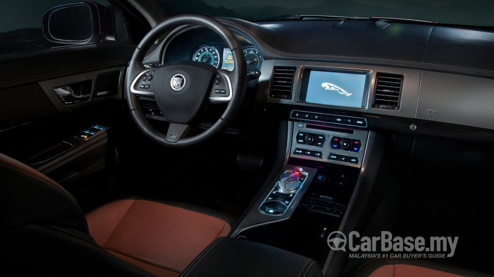 Jaguar XFR X351 (2012) Interior