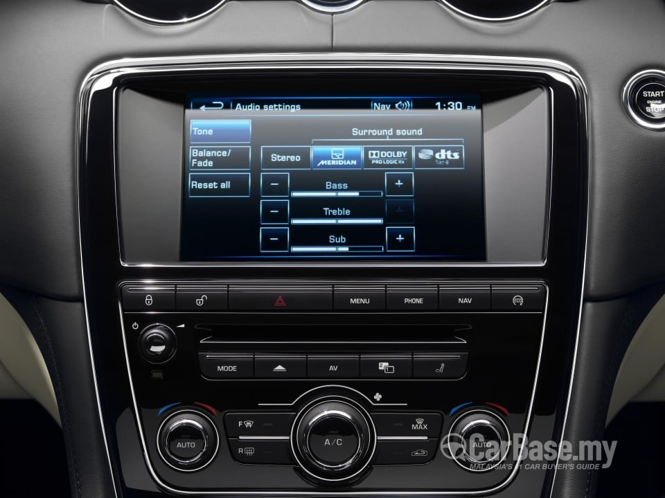 Jaguar XFR X351 (2012) Interior
