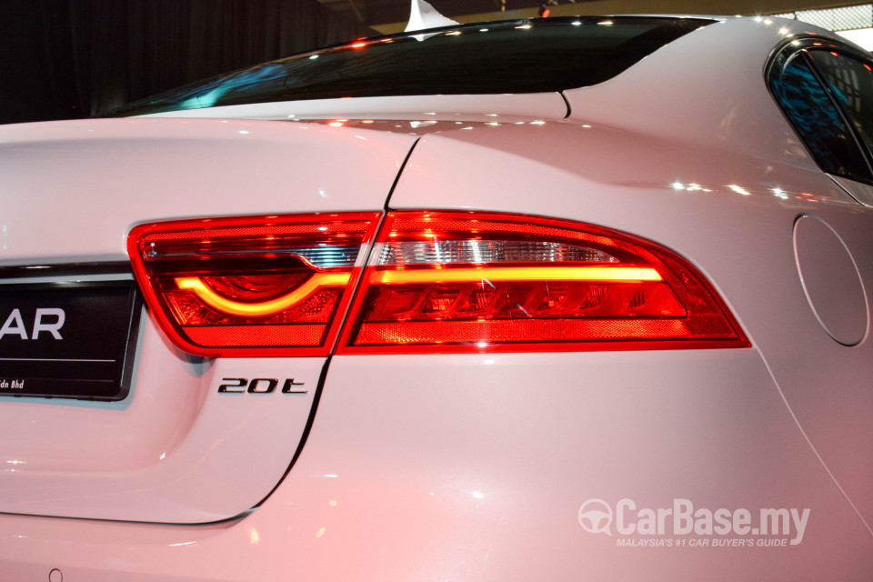 Jaguar XE X760 (2016) Exterior