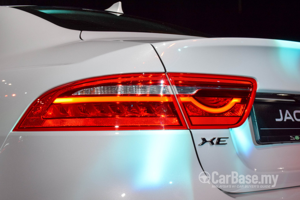 Jaguar XE X760 (2016) Exterior