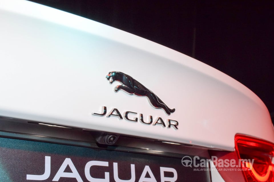 Jaguar XE X760 (2016) Exterior