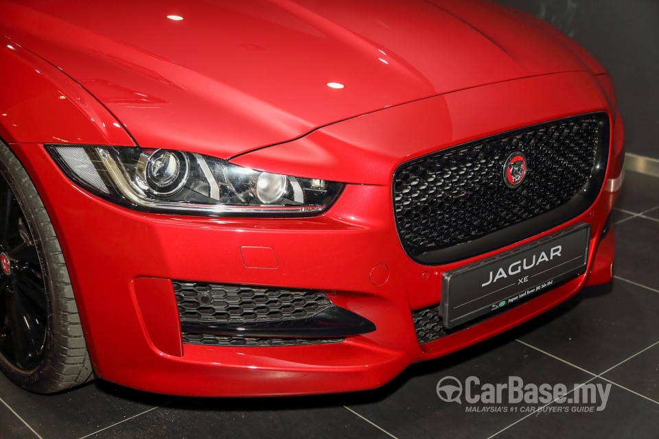 Jaguar XE X760 (2016) Exterior