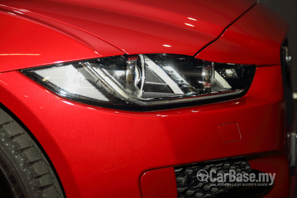 Jaguar XE X760 (2016) Exterior