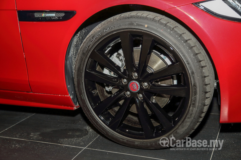 Jaguar XE X760 (2016) Exterior
