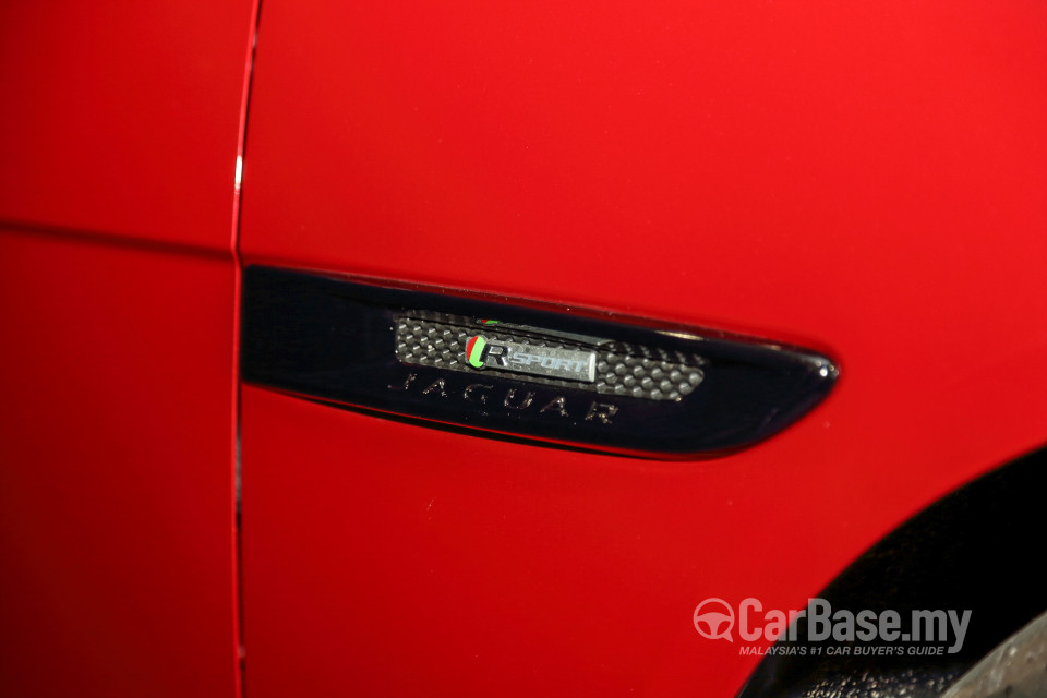 Jaguar XE X760 (2016) Exterior