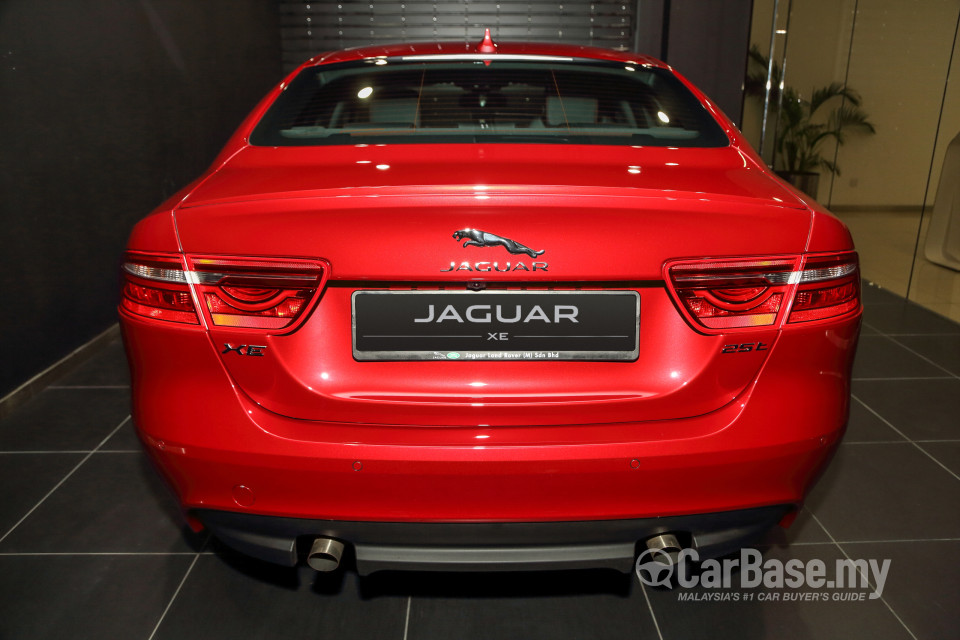 Jaguar XE X760 (2016) Exterior