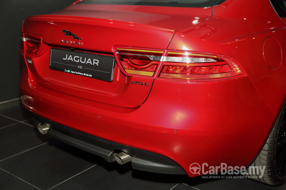 Jaguar XE X760 (2016) Exterior