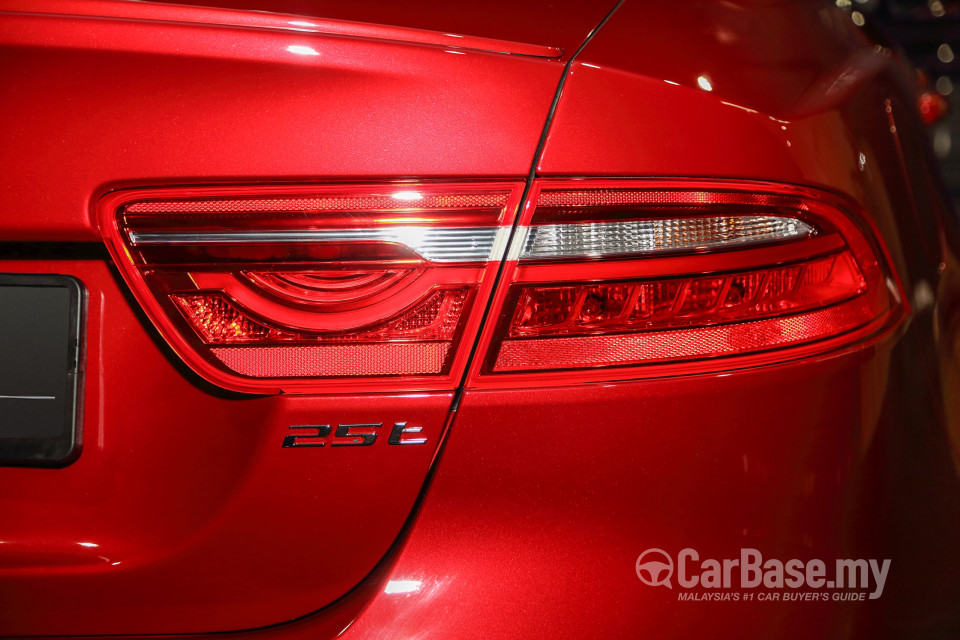 Jaguar XE X760 (2016) Exterior