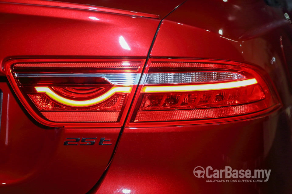 Jaguar XE X760 (2016) Exterior