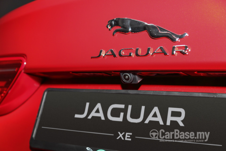 Jaguar XE X760 (2016) Exterior