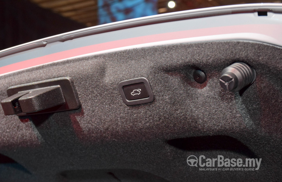 Jaguar XE X760 (2016) Interior