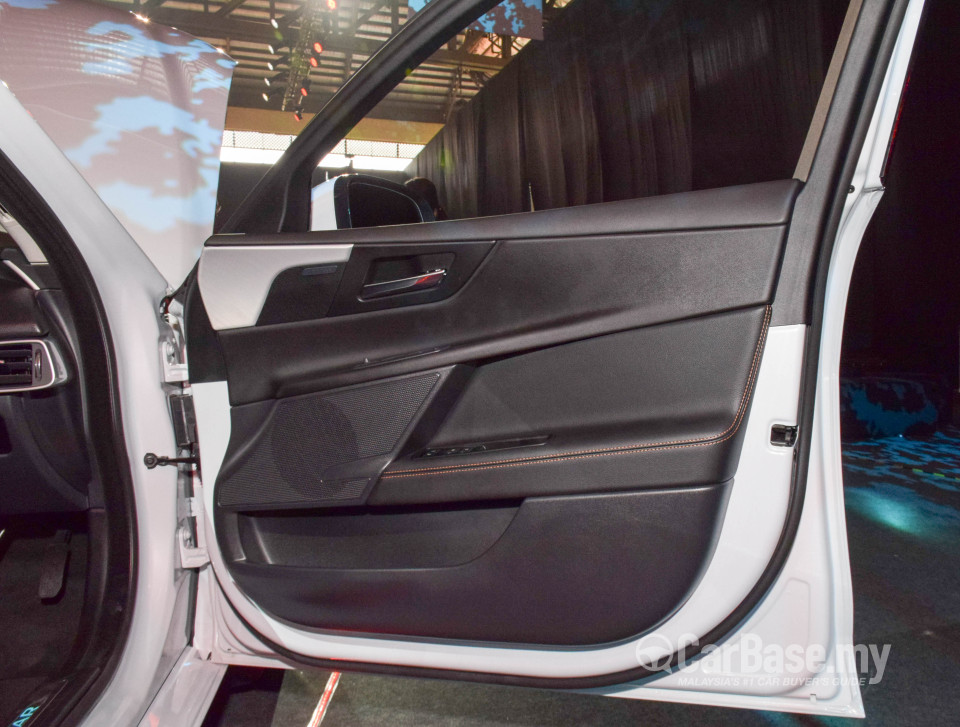 Jaguar XE X760 (2016) Interior