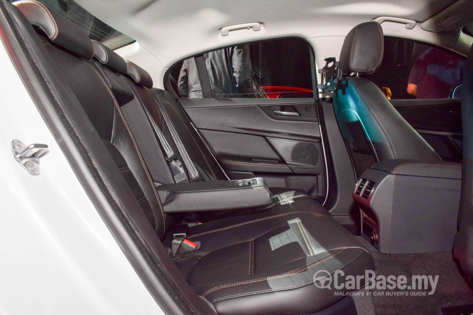Jaguar XE X760 (2016) Interior