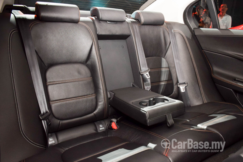 Jaguar XE X760 (2016) Interior