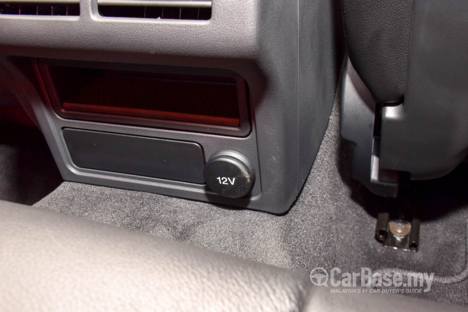 Jaguar XE X760 (2016) Interior