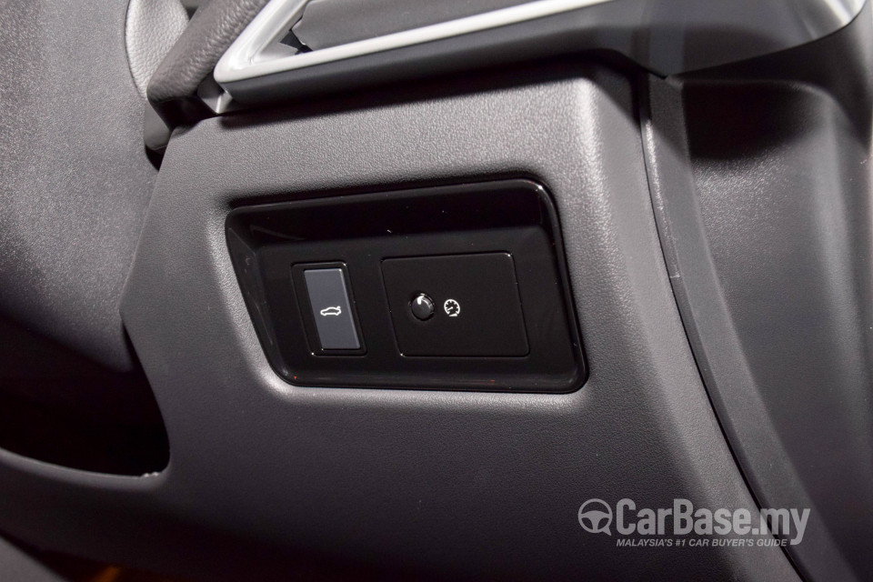 Jaguar XE X760 (2016) Interior