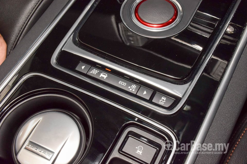 Jaguar XE X760 (2016) Interior