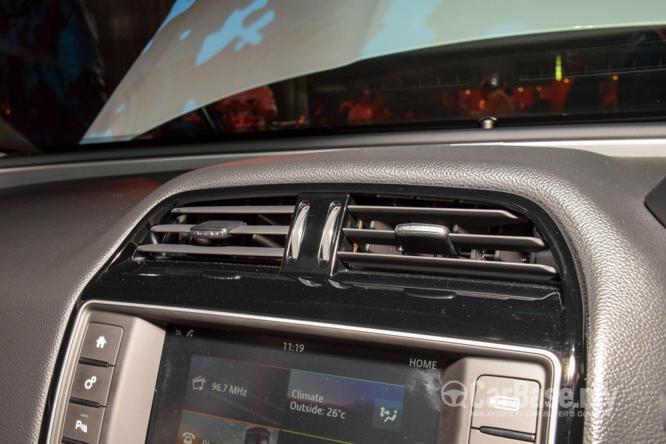 Jaguar XE X760 (2016) Interior