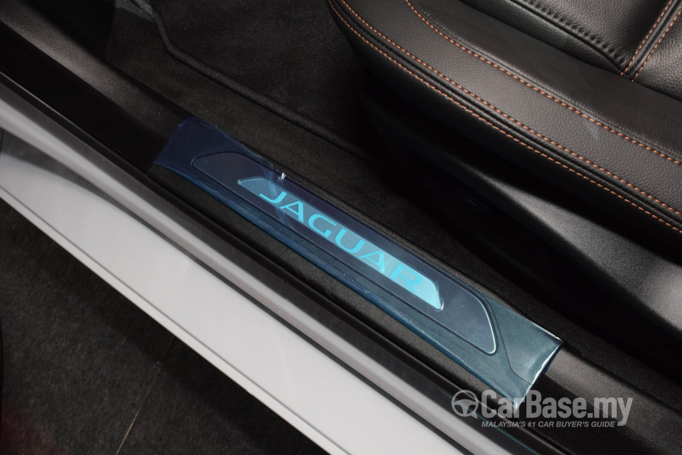 Jaguar XE X760 (2016) Interior