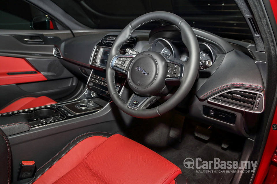 Jaguar XE X760 (2016) Interior