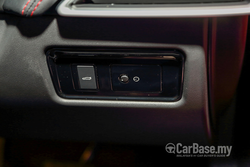 Jaguar XE X760 (2016) Interior