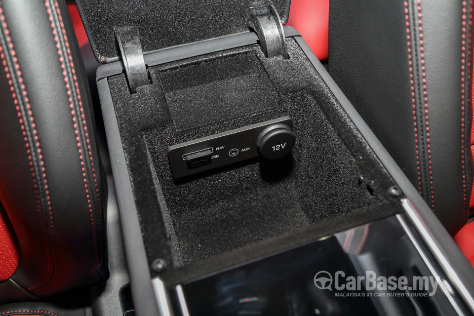 Jaguar XE X760 (2016) Interior