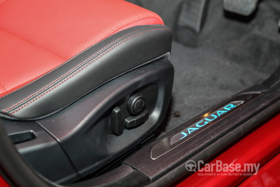 Jaguar XE X760 (2016) Interior
