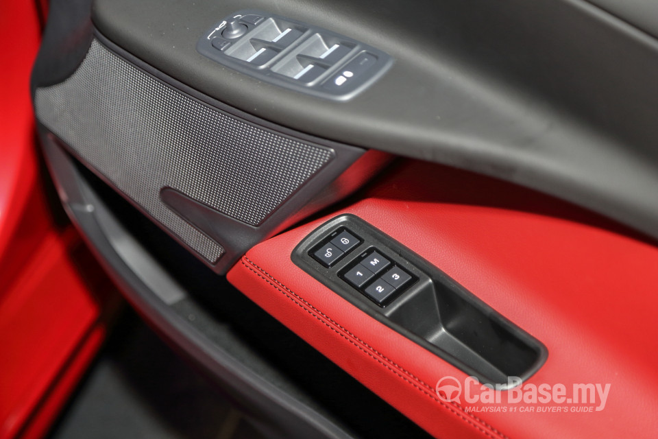 Jaguar XE X760 (2016) Interior